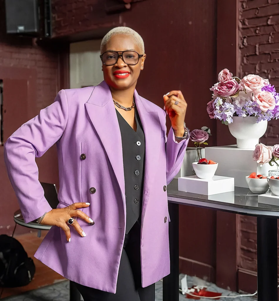 Dr. Lizzie Bronte is a leadership advisor and founder of Bronte Advisory